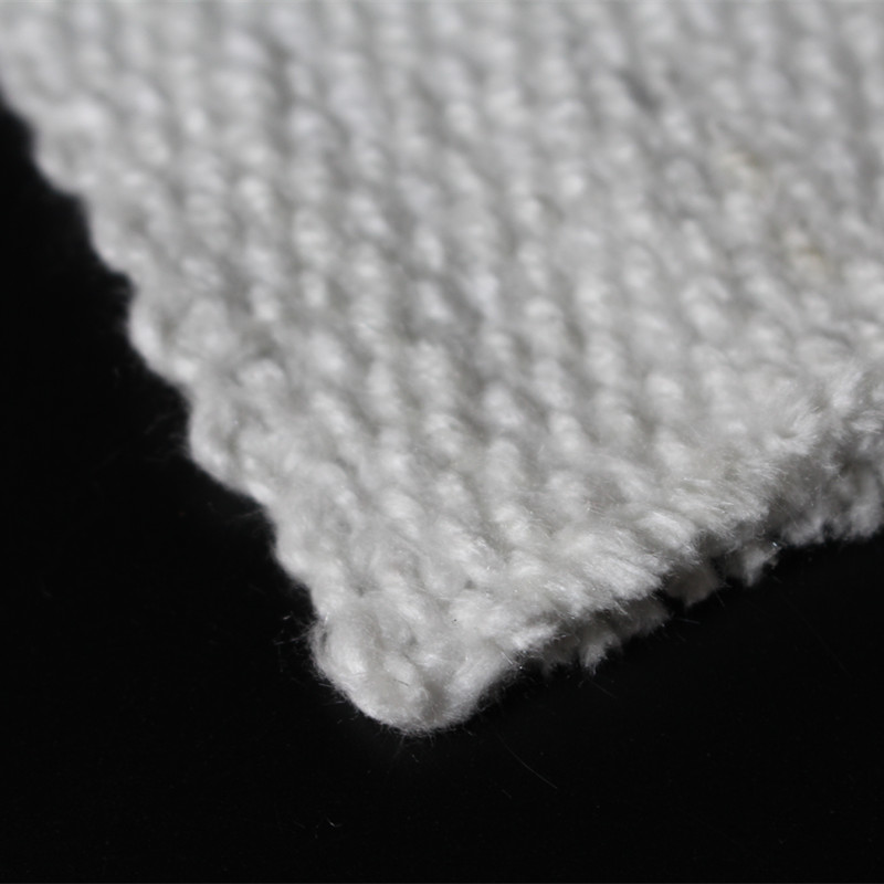 What are the safety considerations when working with ceramic cloth?